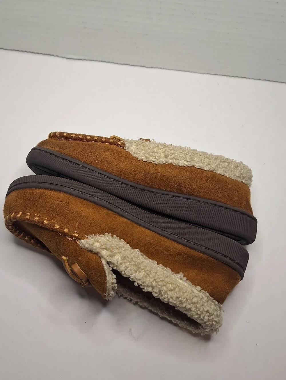 Dockers Slippers Tan Suede Faux Fur Moccasin Slip On Sz 11 - 12 Boys Youth